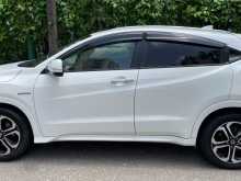 https://riyasewana.com/uploads/honda-vezel-2014-159360612823.jpg