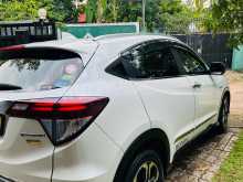 https://riyasewana.com/uploads/honda-vezel-2014-2116551112522.jpg