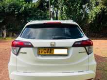 https://riyasewana.com/uploads/honda-vezel-2014-220315712823.jpg