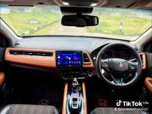 https://riyasewana.com/uploads/honda-vezel-2014-2718422612603.jpg