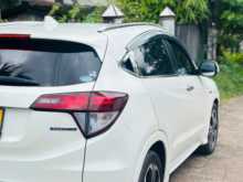 https://riyasewana.com/uploads/honda-vezel-2014-289471412714.jpg