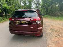 https://riyasewana.com/uploads/honda-vezel-2014-3020031712652.jpg
