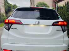 https://riyasewana.com/uploads/honda-vezel-2015-118423013003.jpg
