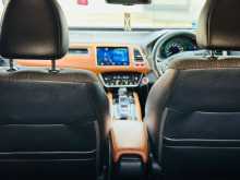 https://riyasewana.com/uploads/honda-vezel-2015-2817283112844.jpg