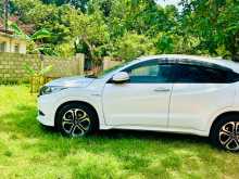 https://riyasewana.com/uploads/honda-vezel-2015-3013125412804.jpg