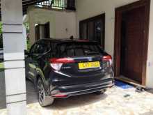 https://riyasewana.com/uploads/honda-vezel-2016-1910082212622.jpg