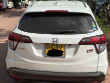 https://riyasewana.com/uploads/honda-vezel-2017-310143812044.jpg