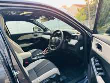https://riyasewana.com/uploads/honda-vezel-2023-914242812823.jpg