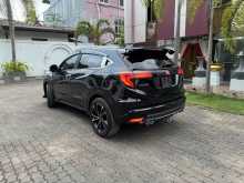 https://riyasewana.com/uploads/honda-vezel-2110121722052.jpg