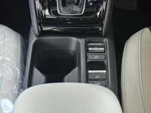 https://riyasewana.com/uploads/honda-vezel-21134050425.jpg