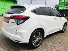 https://riyasewana.com/uploads/honda-vezel-21160423686.jpg