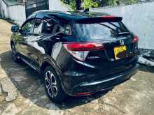 https://riyasewana.com/uploads/honda-vezel-21228414713.jpg