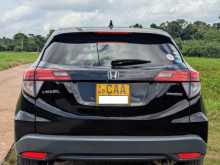 https://riyasewana.com/uploads/honda-vezel-2152300724.jpg