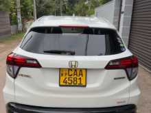 https://riyasewana.com/uploads/honda-vezel-216542344.jpg