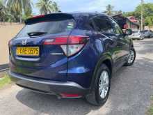 https://riyasewana.com/uploads/honda-vezel-23729324443.jpg