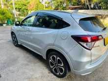 https://riyasewana.com/uploads/honda-vezel-239352613.jpg