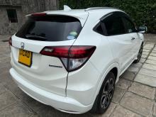 https://riyasewana.com/uploads/honda-vezel-2411372710793.jpg
