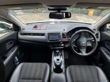 https://riyasewana.com/uploads/honda-vezel-2411372710835.jpg
