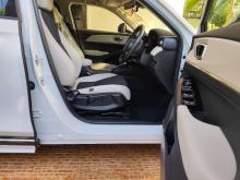 https://riyasewana.com/uploads/honda-vezel-24903516295.jpg