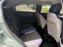 https://riyasewana.com/uploads/honda-vezel-25150515976.jpg