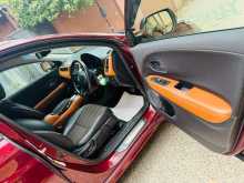 https://riyasewana.com/uploads/honda-vezel-2647564982.jpg