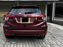 https://riyasewana.com/uploads/honda-vezel-2812295622043.jpg