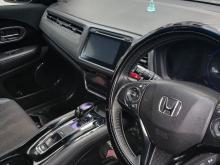 https://riyasewana.com/uploads/honda-vezel-2815081517896.jpg