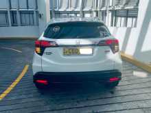 https://riyasewana.com/uploads/honda-vezel-28482222422.jpg