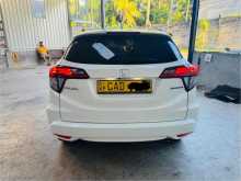 https://riyasewana.com/uploads/honda-vezel-2921135522252.jpg
