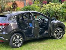 https://riyasewana.com/uploads/honda-vezel-301531316474.jpg