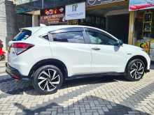 https://riyasewana.com/uploads/honda-vezel-3181903332.jpg