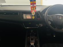 https://riyasewana.com/uploads/honda-vezel-321101217793.jpg