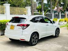https://riyasewana.com/uploads/honda-vezel-41225176255.jpg
