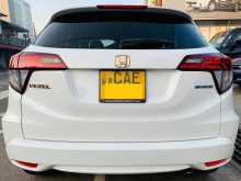 https://riyasewana.com/uploads/honda-vezel-4131732352.jpg
