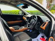 https://riyasewana.com/uploads/honda-vezel-5835414943.jpg