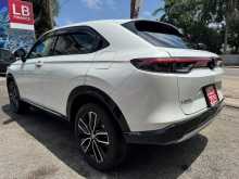 https://riyasewana.com/uploads/honda-vezel-6112150715.jpg