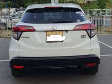 https://riyasewana.com/uploads/honda-vezel-82142434702.jpg