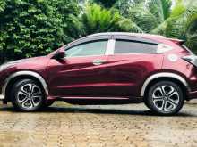 https://riyasewana.com/uploads/honda-vezel-daaru3-11203112404.jpg