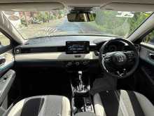 https://riyasewana.com/uploads/honda-vezel-ehev-13122618875.jpg