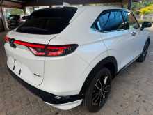 https://riyasewana.com/uploads/honda-vezel-hev-12135902674.jpg