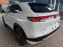 https://riyasewana.com/uploads/honda-vezel-hev-12135902983.jpg