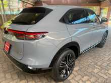 https://riyasewana.com/uploads/honda-vezel-hev-26132033323.jpg