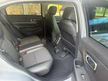 https://riyasewana.com/uploads/honda-vezel-hev-26132033374.jpg