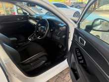 https://riyasewana.com/uploads/honda-vezel-hev-8144105596.jpg