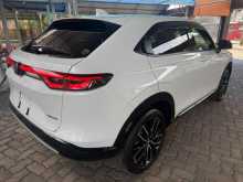 https://riyasewana.com/uploads/honda-vezel-hev-8144105643.jpg