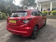 https://riyasewana.com/uploads/honda-vezel-ivory-1918153022763.jpg