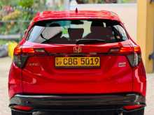 https://riyasewana.com/uploads/honda-vezel-new-272045484323.jpg