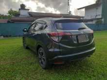 https://riyasewana.com/uploads/honda-vezel-orange-14103222643.jpg