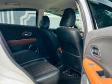 https://riyasewana.com/uploads/honda-vezel-orange-191904504633.jpg