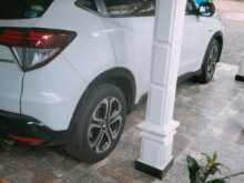 https://riyasewana.com/uploads/honda-vezel-orange-2075858193.jpg